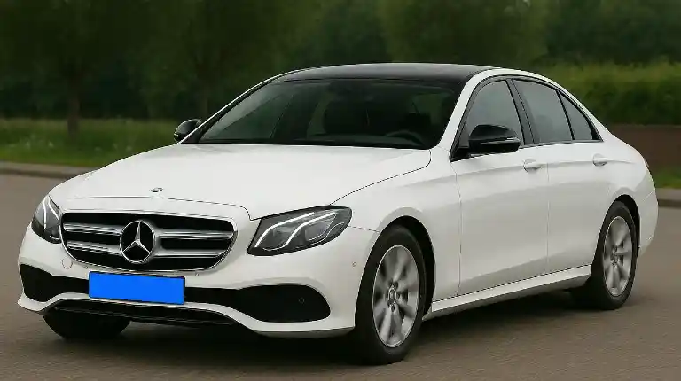 Witte Mercedes van Taxi Modderkolk in Apeldoorn
