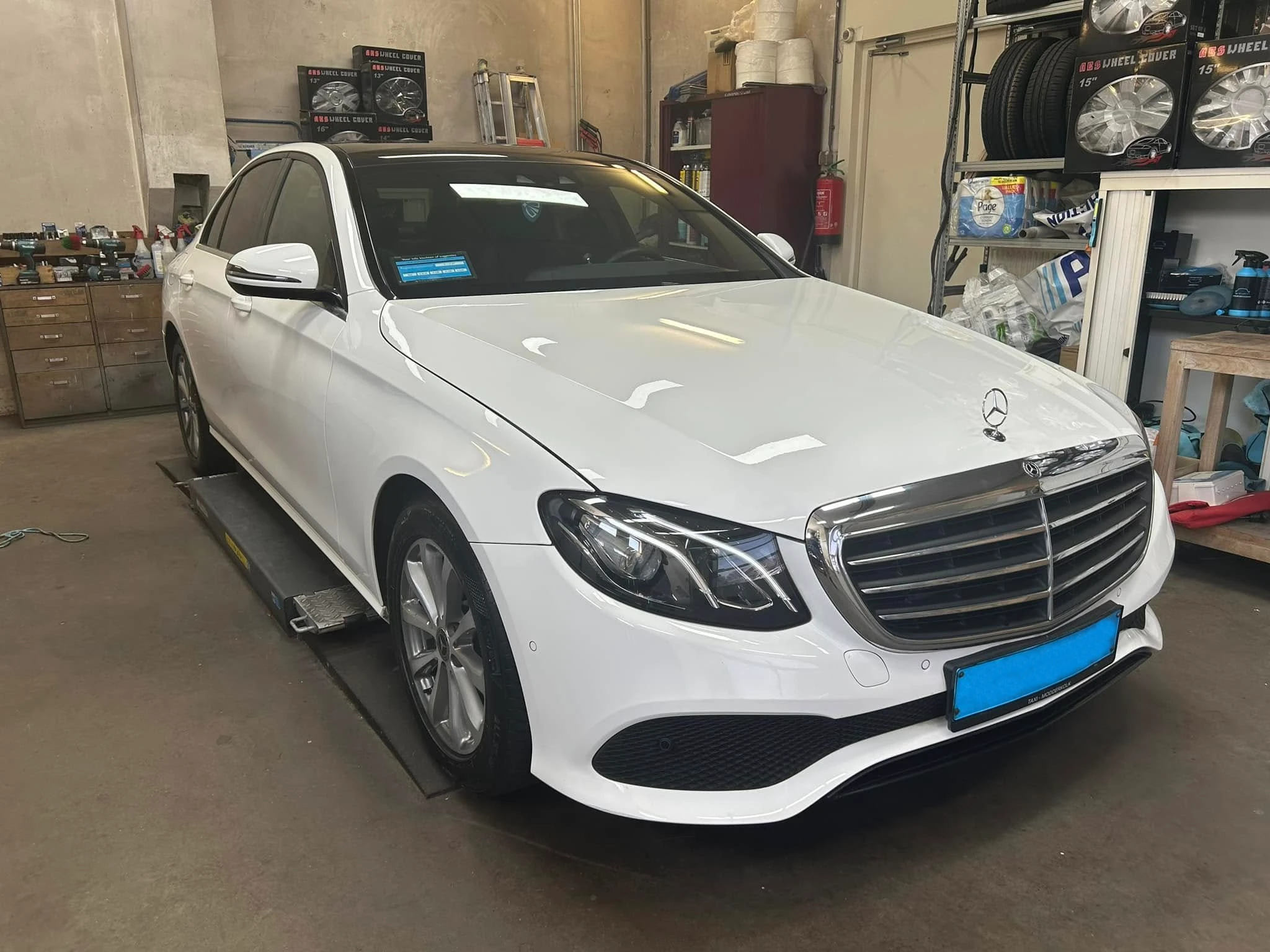 Mercedes taxi gepoetst door DeVries Automotive Apeldoorn